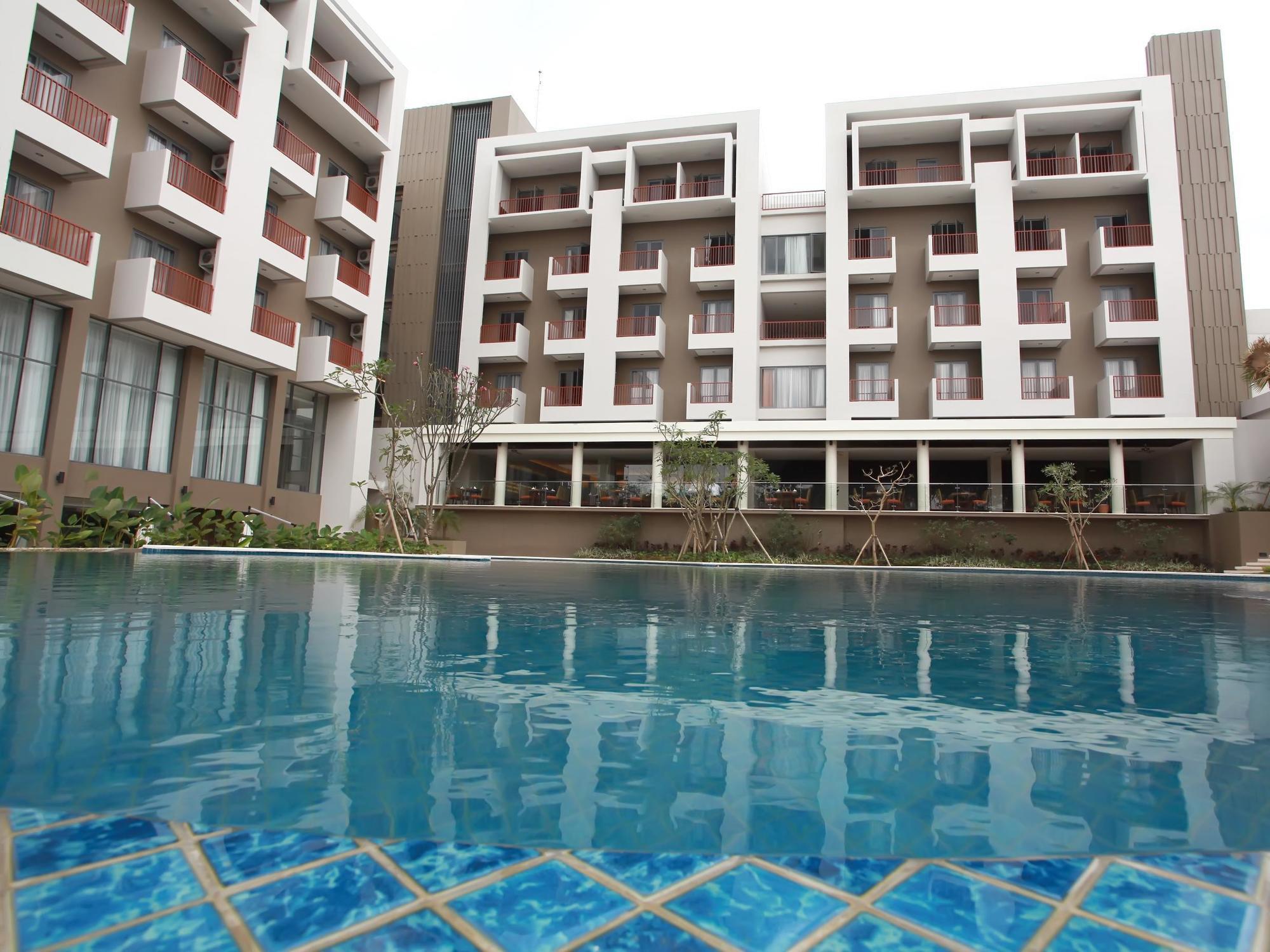 Soll Marina Hotel & Conference Center Bangka Pangkal Pinang Exterior foto